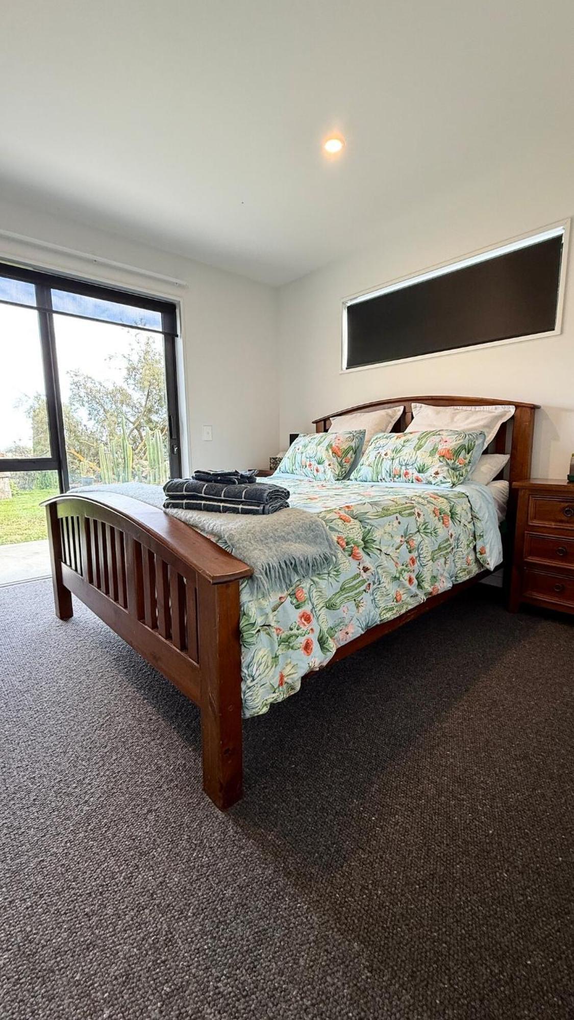 Luxury Retreat With Ocean Views, Sauna & Plunge Holiday home Christchurch
