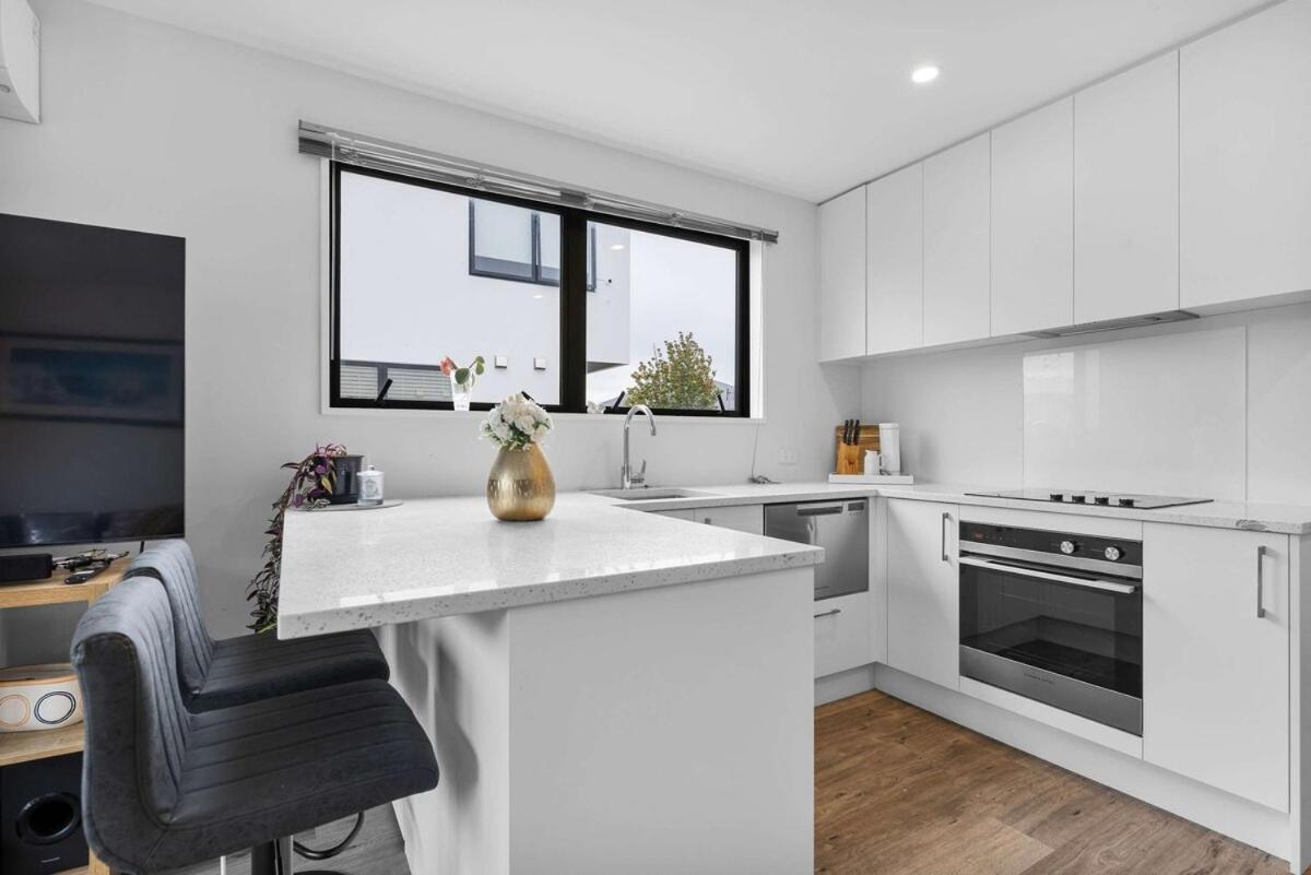 Charming 2-bedroom Townhouse Apartment