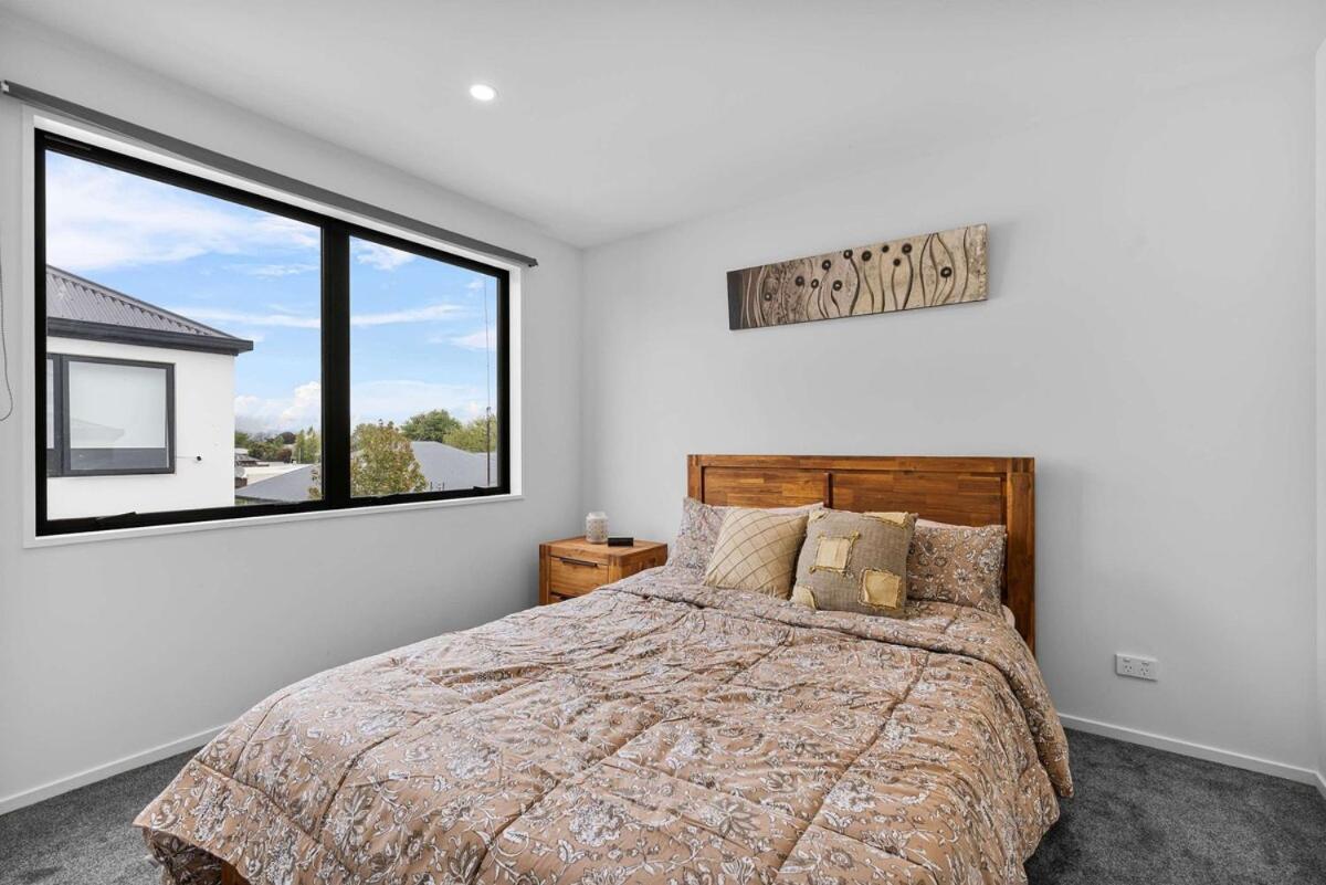 Charming 2-bedroom Townhouse *