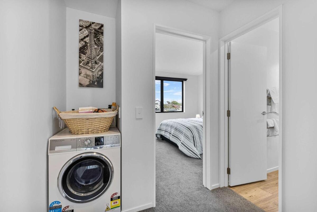 Charming 2-bedroom Townhouse Apartment *