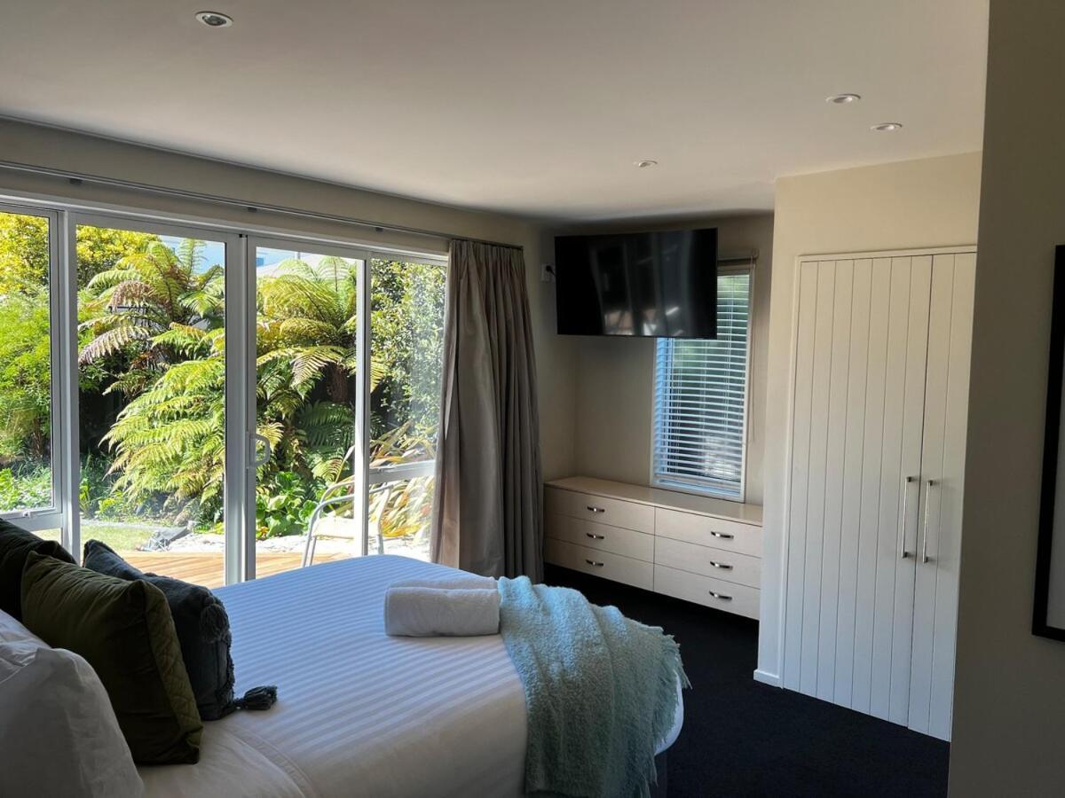 3 Bedroom In Peaceful Setting * Christchurch