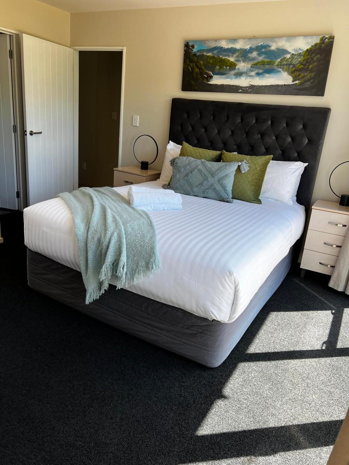 3 Bedroom In Peaceful Setting Christchurch