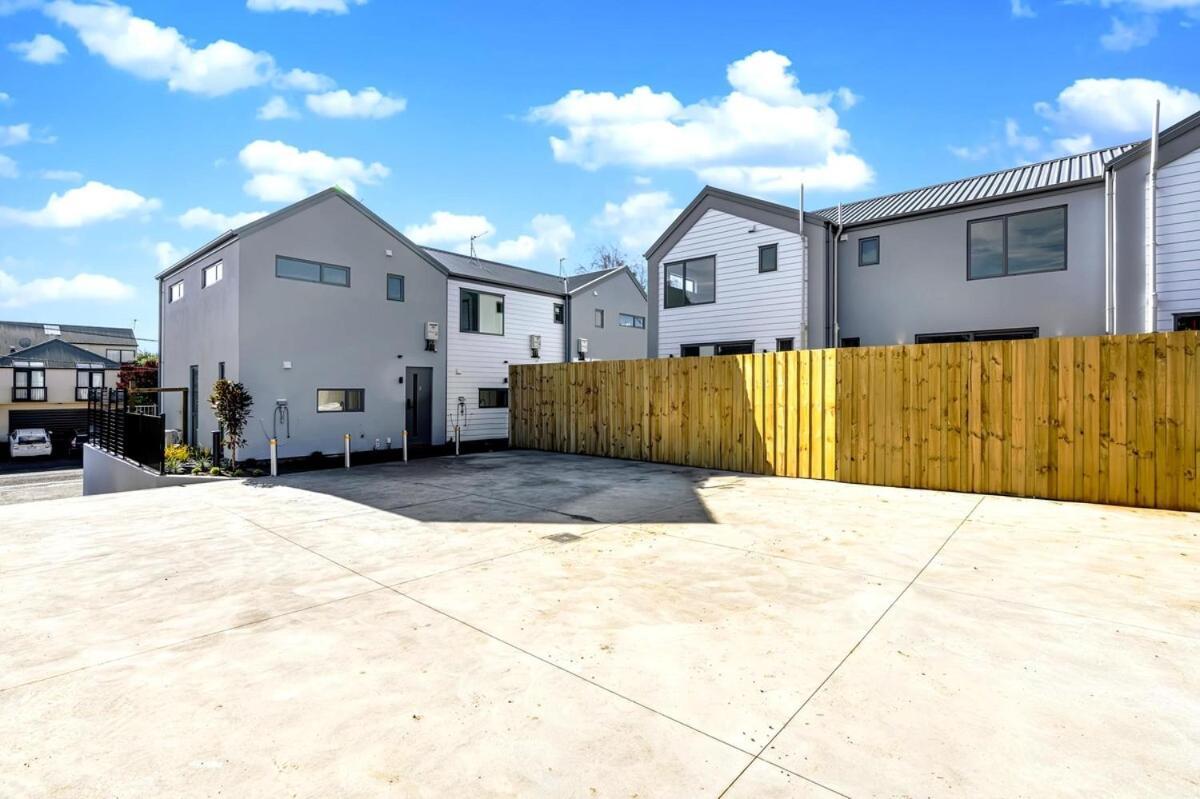 Apartment 2 On Armagh!