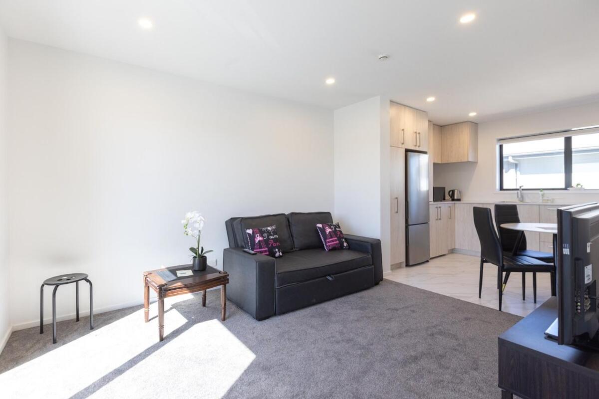 Brand New 2 Bed Ocean View!