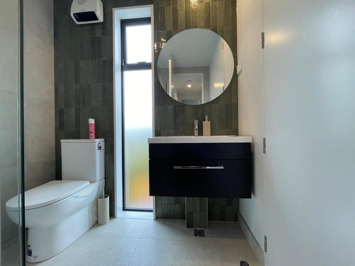 Luxury 2bed2bath Standalone With Parking * Christchurch
