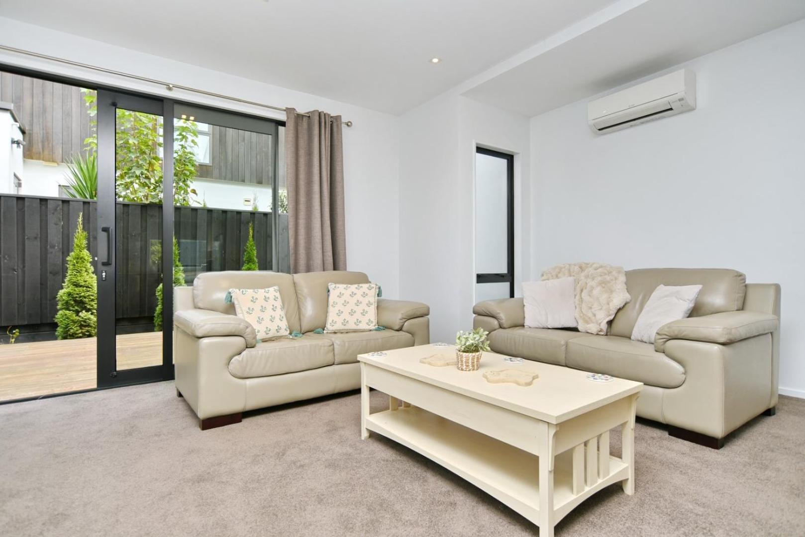 Townhouse - 2br Comfort, Private & Parking *