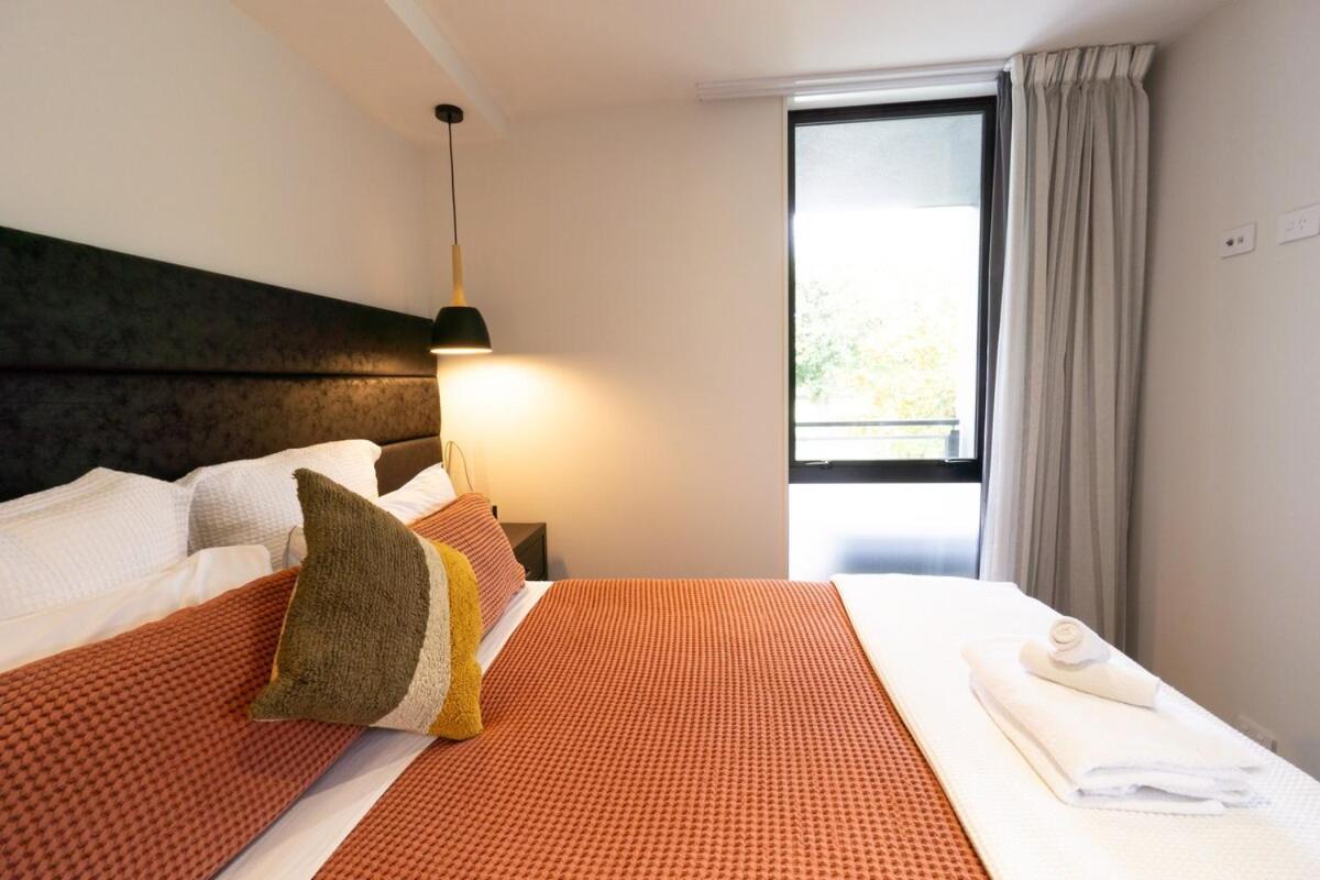 Touch Of Class Cbd, Free Park Apartment *