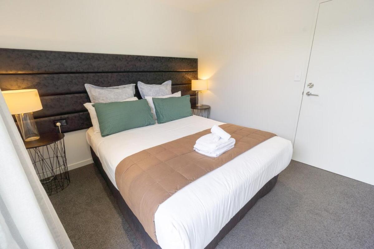 Touch Of Class Cbd, Free Park Apartment Christchurch