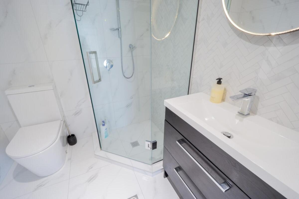 Touch Of Class Cbd, Free Park Apartment Christchurch