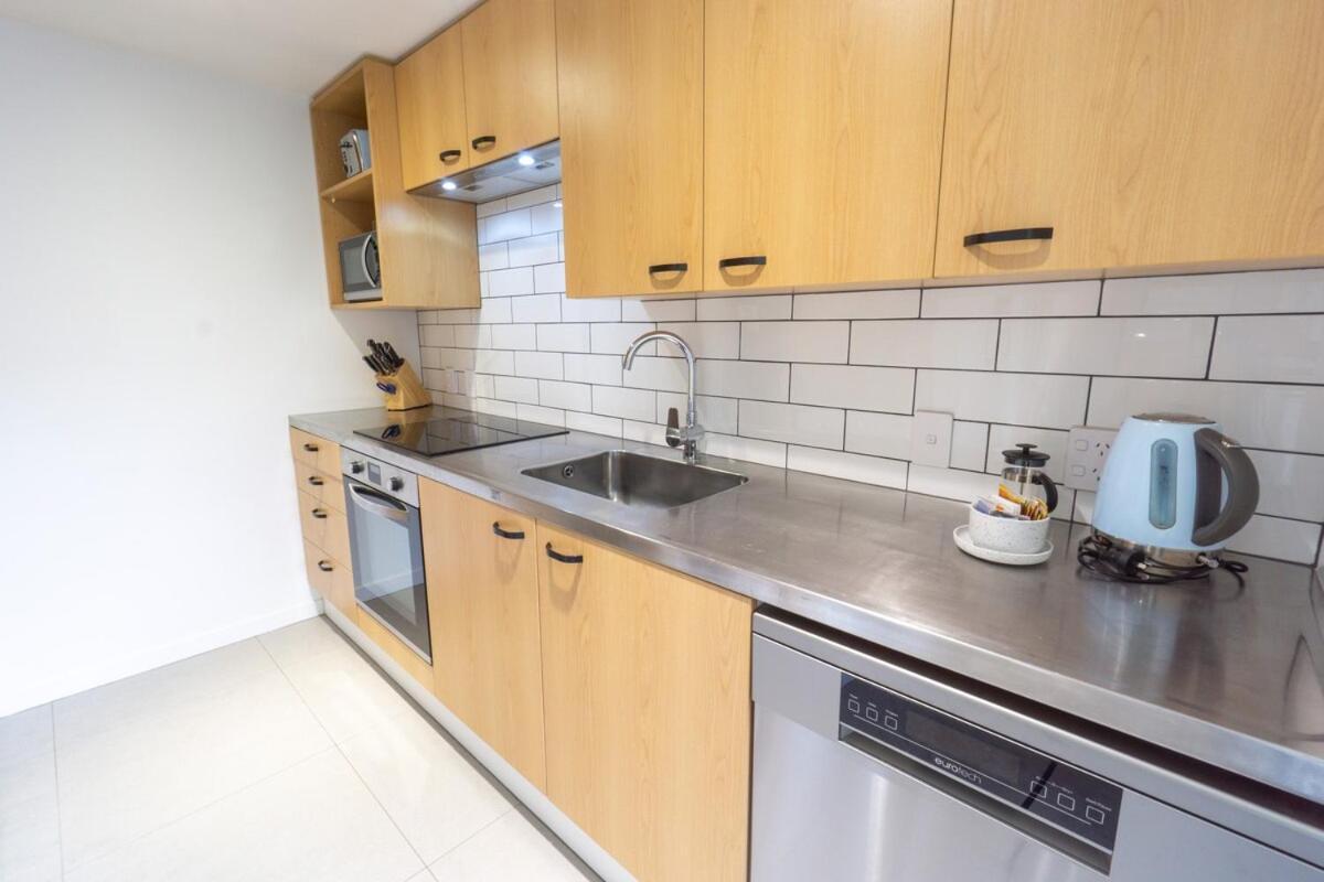 Apartment Touch Of Class Cbd, Free Park *