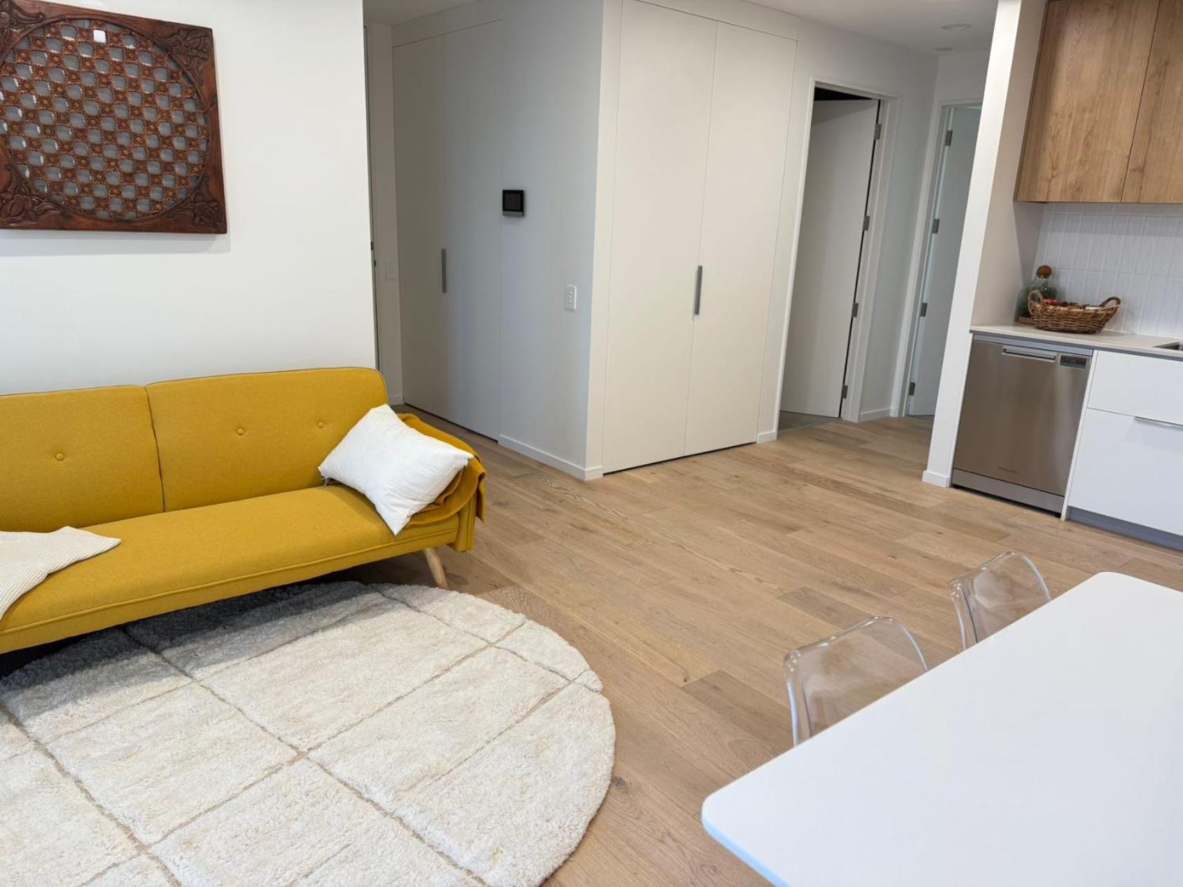 River Side Oasis With Free Parking *