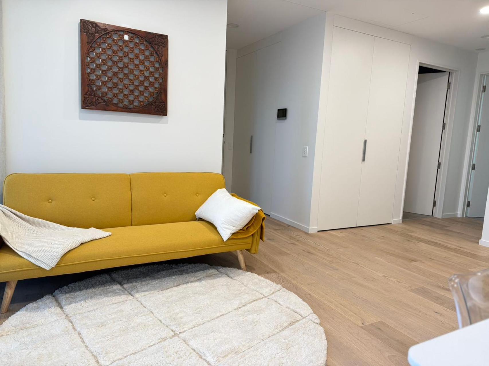 River Side Oasis With Free Parking Apartment