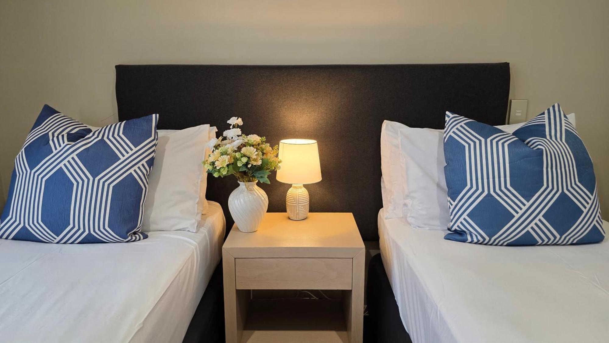 Motel Tower Junction Motor Lodge: With Free Railway Shuttle
