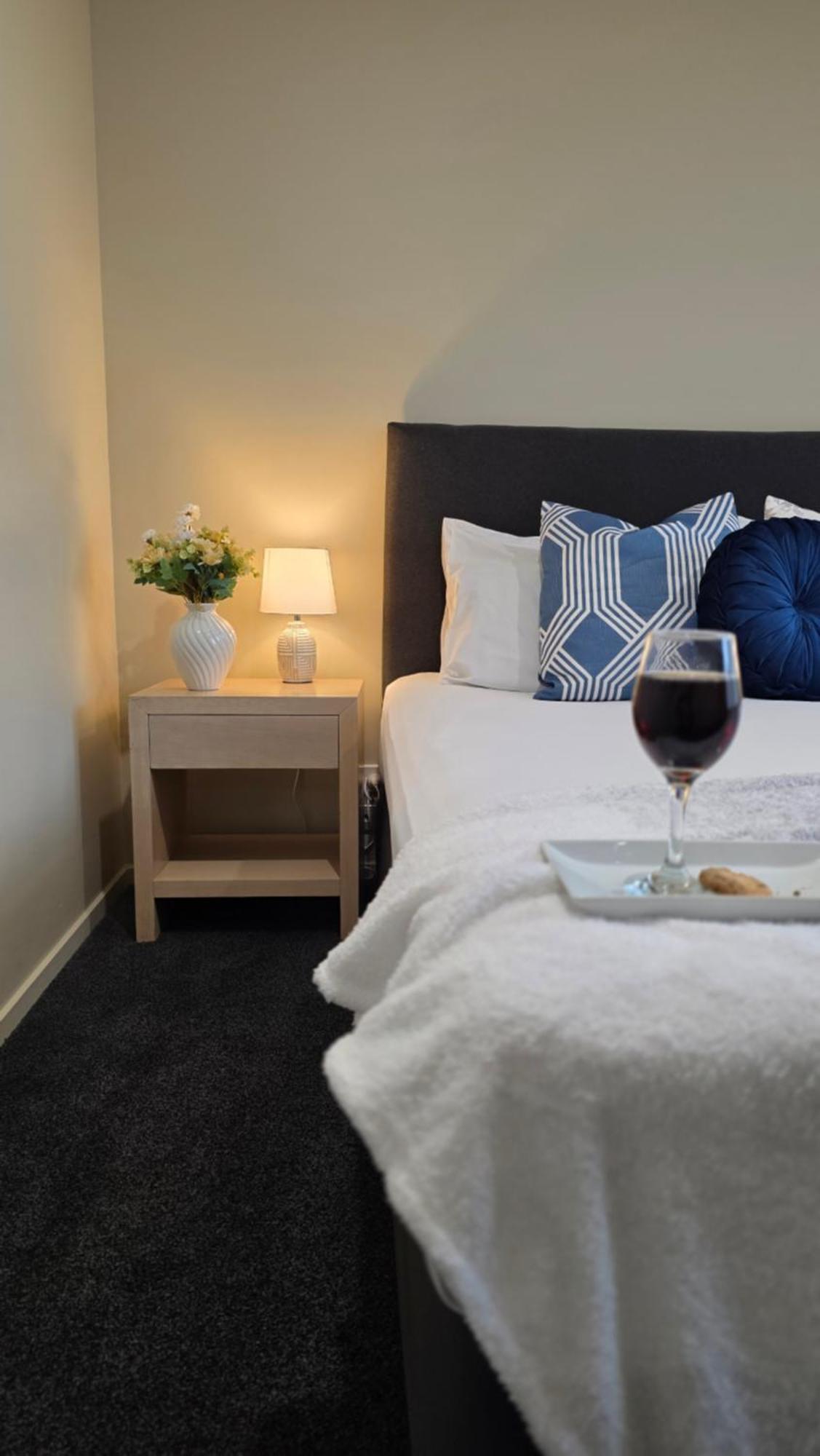 Motel Tower Junction Motor Lodge: With Free Railway Shuttle Christchurch