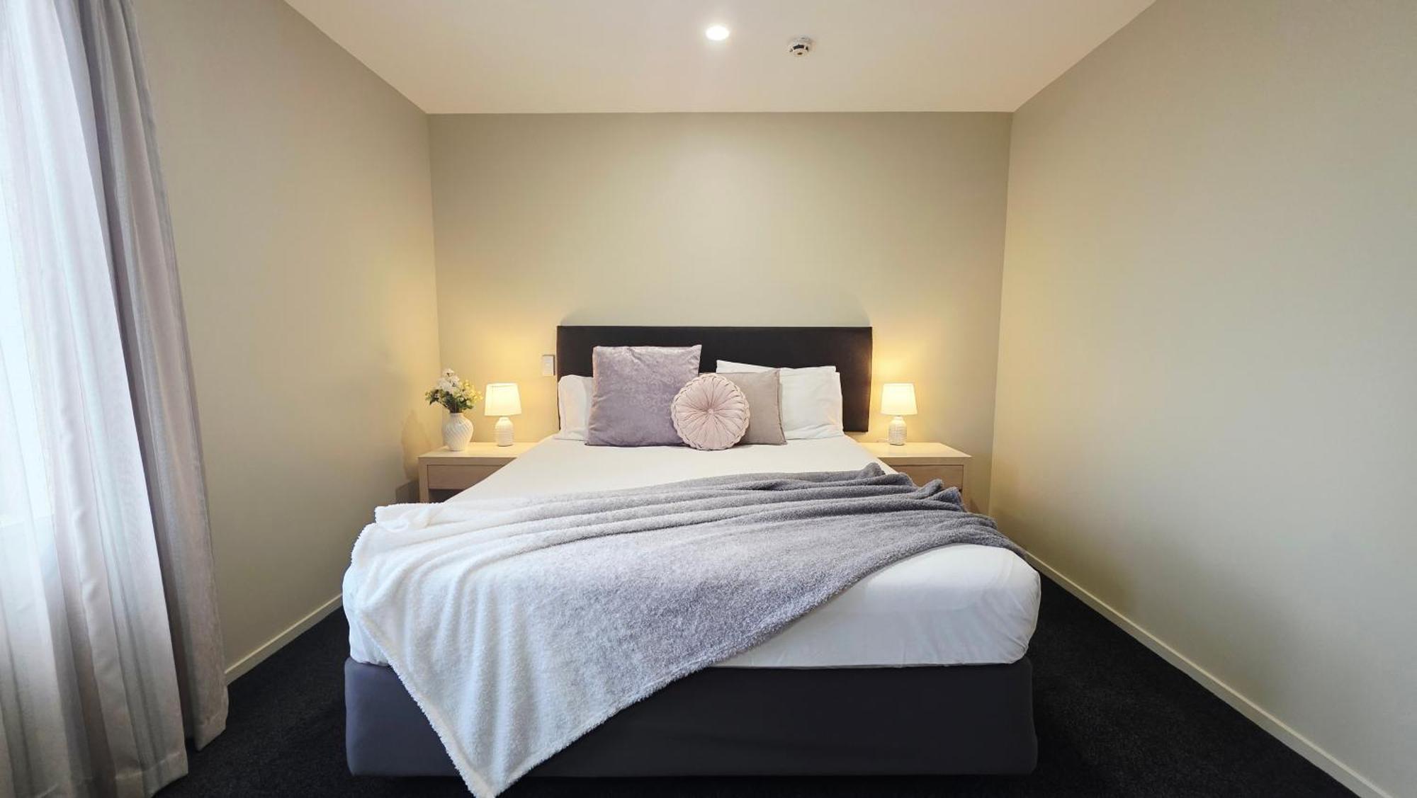 Tower Junction Motor Lodge: With Free Railway Shuttle 4*