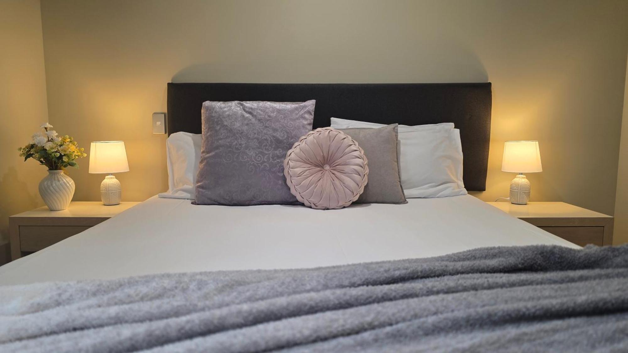 Tower Junction Motor Lodge: With Free Railway Shuttle Christchurch