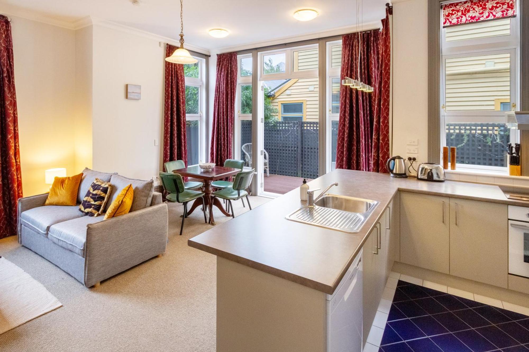 2 Bedroom 2 Bath Modern Heritage Near Art Gallery Apartment