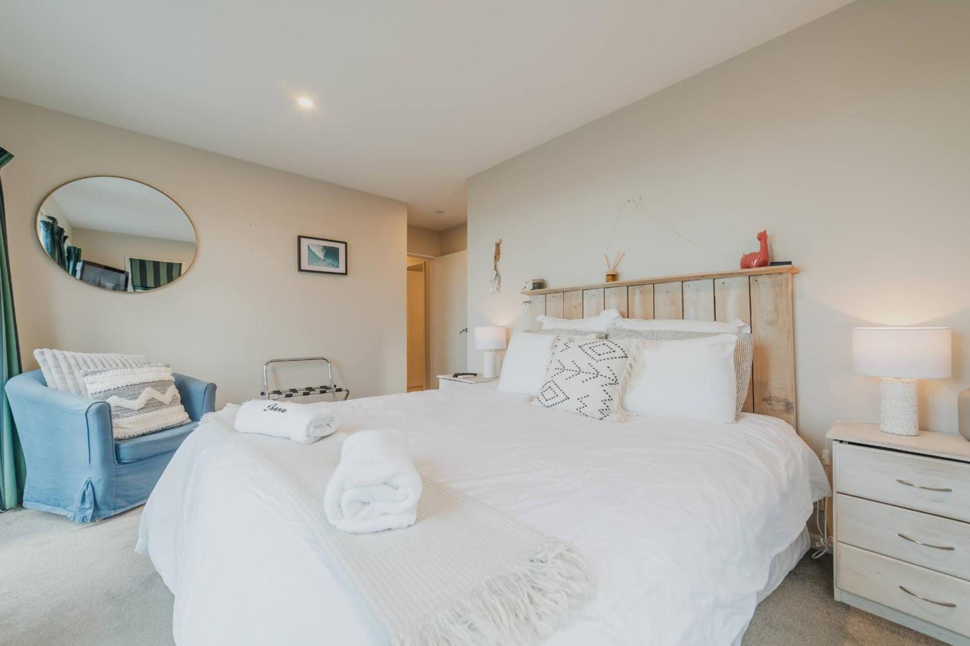 Elevated Ocean View Oasis - 3br 2 Bath Parking Holiday home