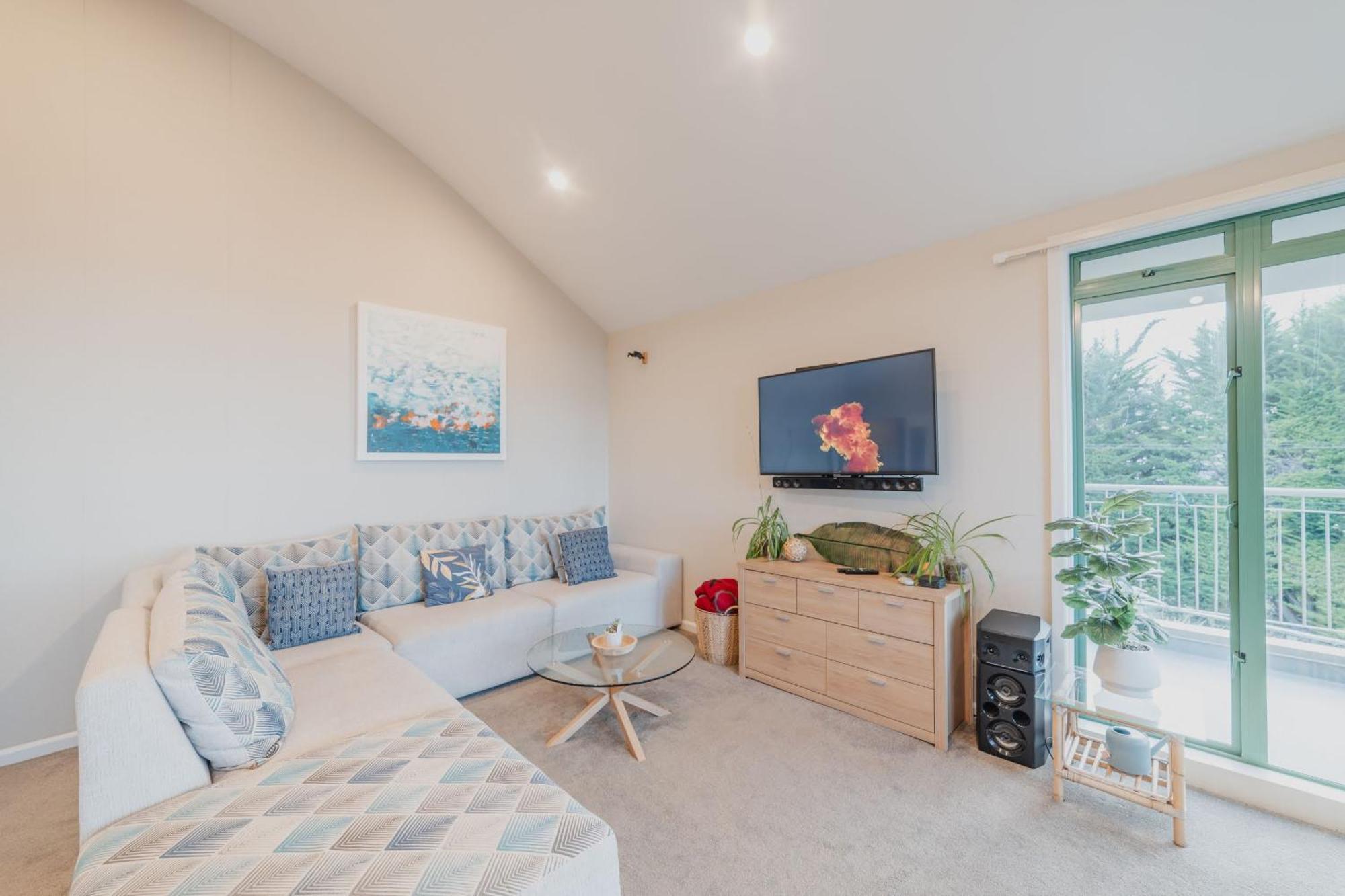 Elevated Ocean View Oasis - 3br 2 Bath Parking Holiday home Christchurch