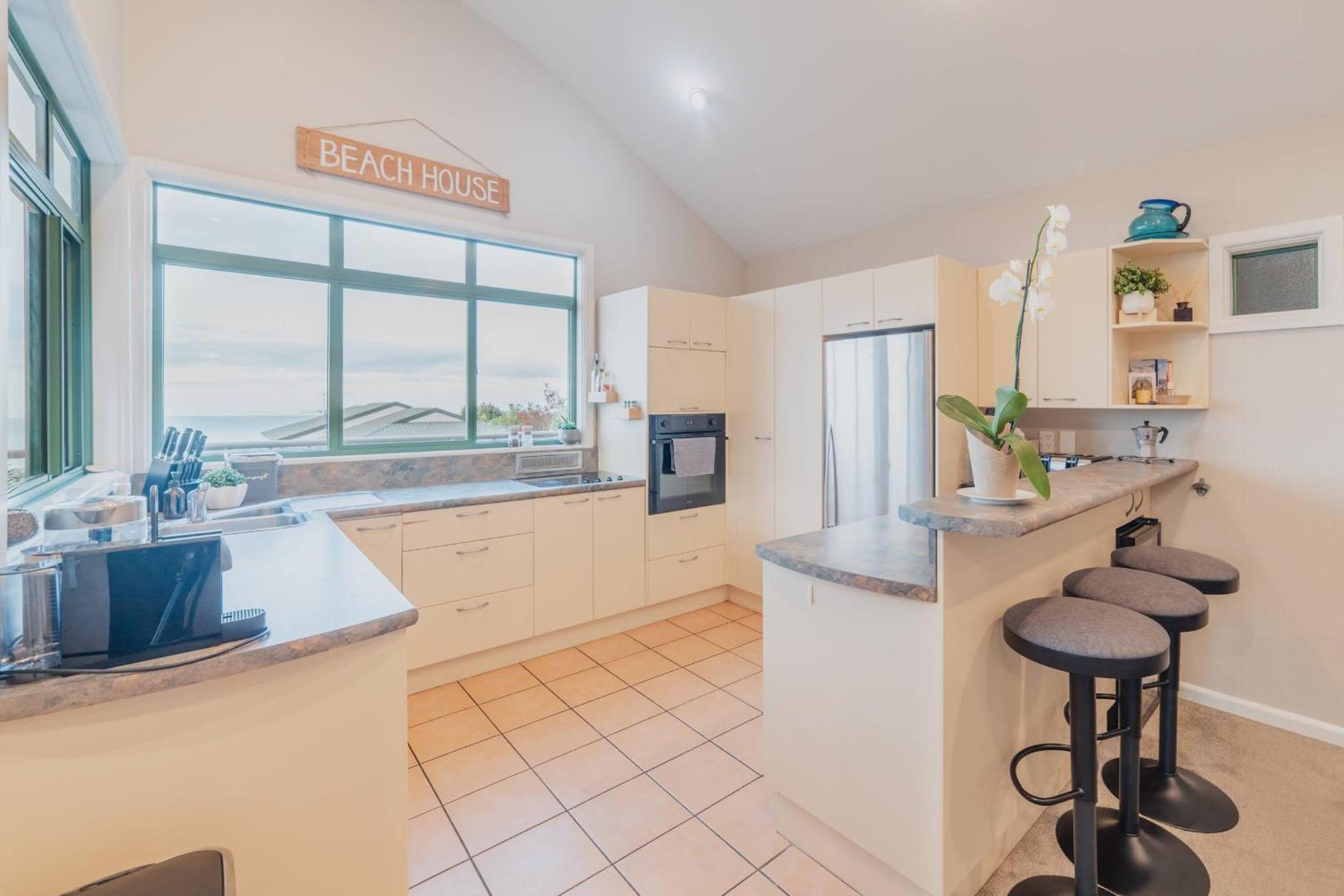 Elevated Ocean View Oasis - 3br 2 Bath Parking Christchurch