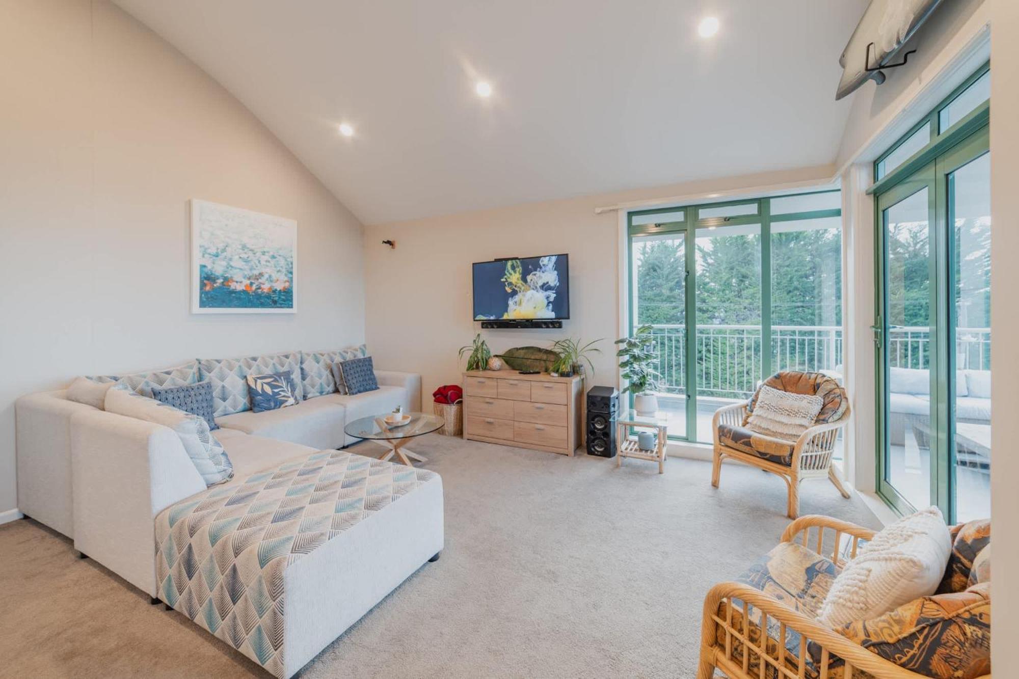 Elevated Ocean View Oasis - 3br 2 Bath Parking * Christchurch