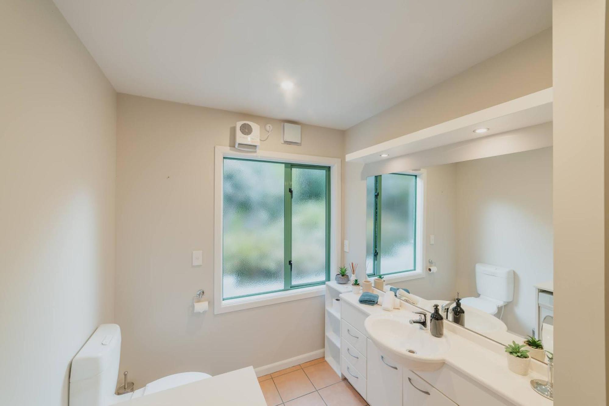Elevated Ocean View Oasis - 3br 2 Bath Parking