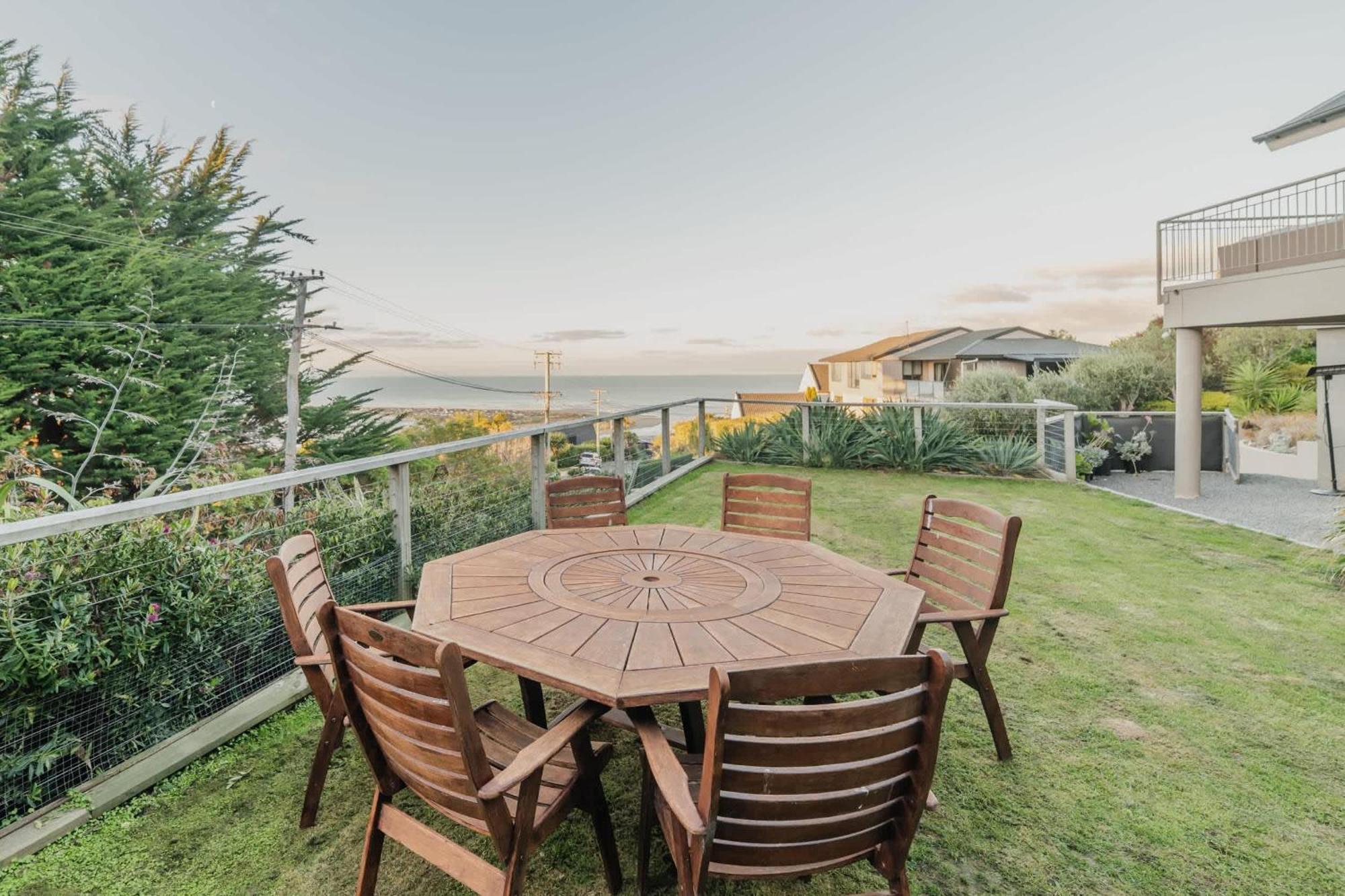 Elevated Ocean View Oasis - 3br 2 Bath Parking * Christchurch