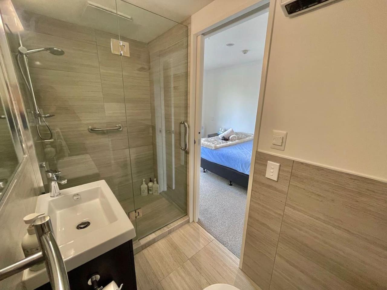 High-rise Cbd Luxury Apartment