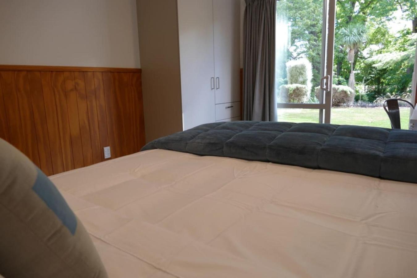 Spacious Suburban Hideaway Holiday home Christchurch