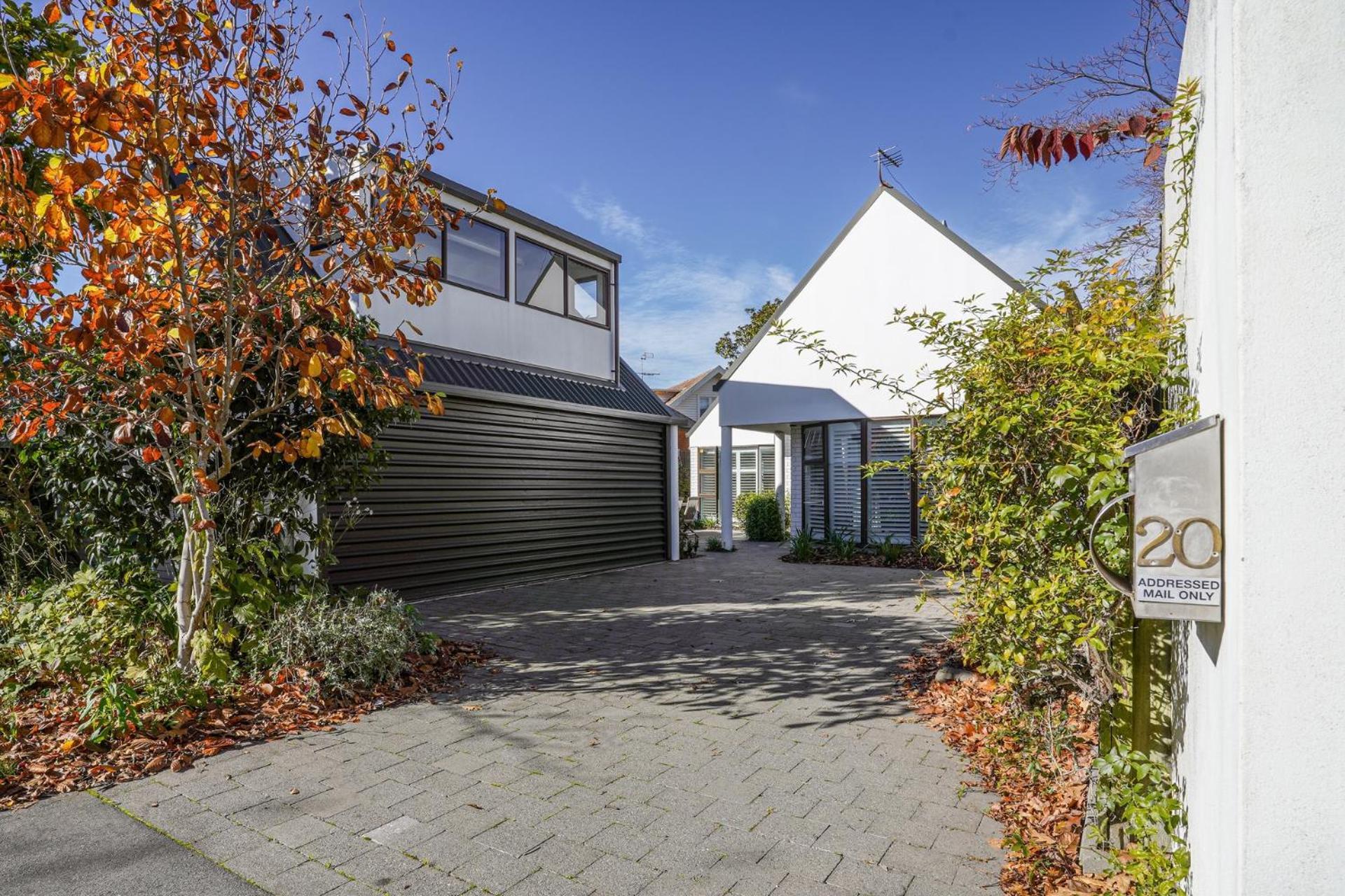 Stylish Fendalton Townhouse - Prime Location *