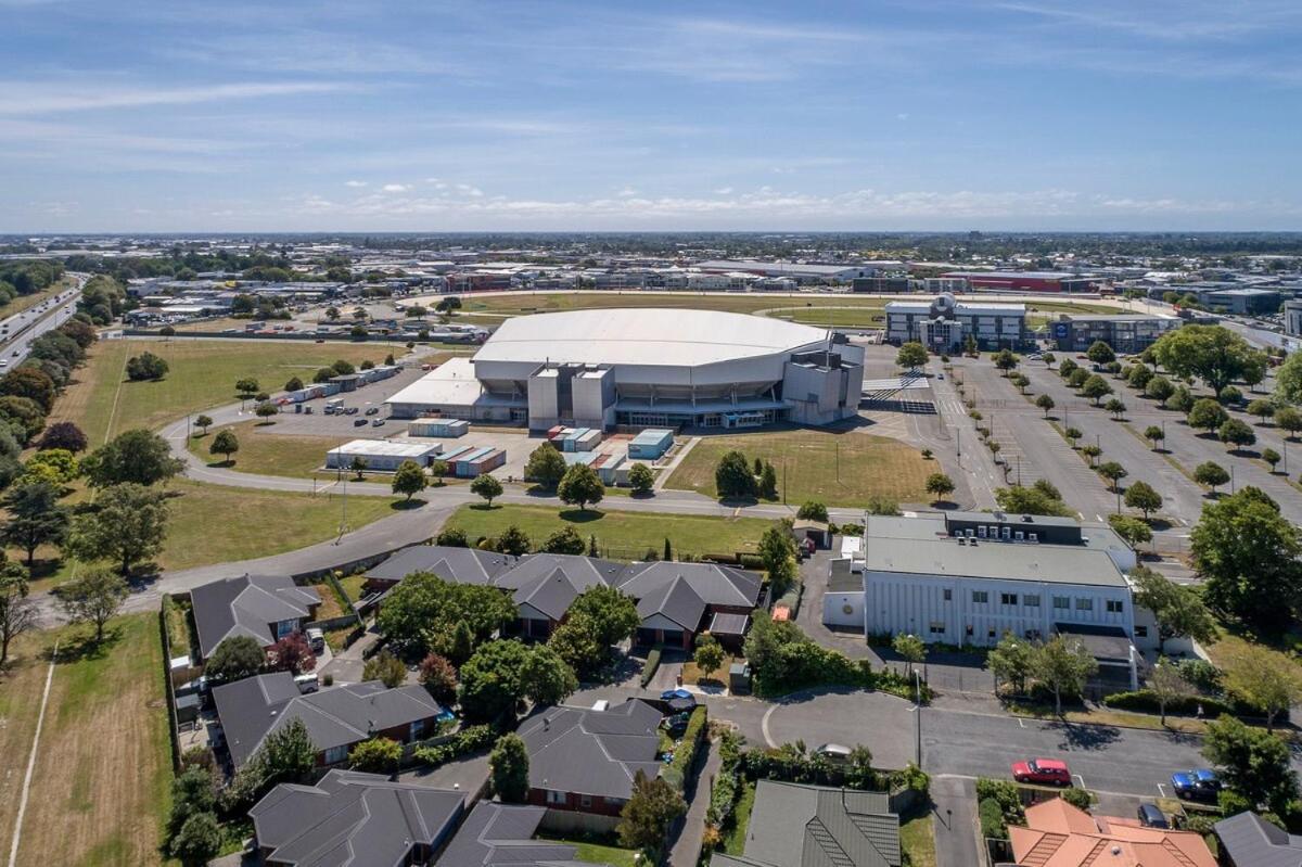 Apartment 5 Minute Walk To Arena & Stadium