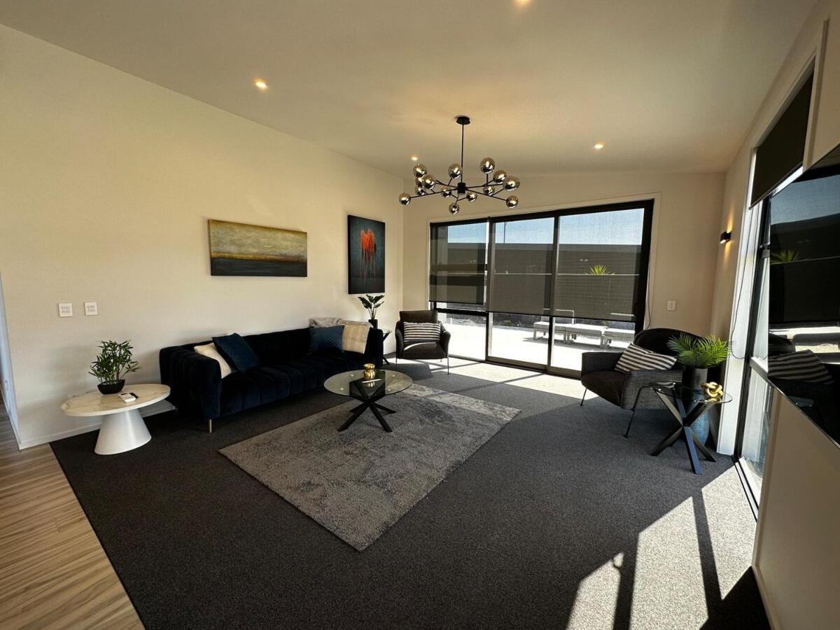 Tranquil New With Stunning Hill Views Holiday home