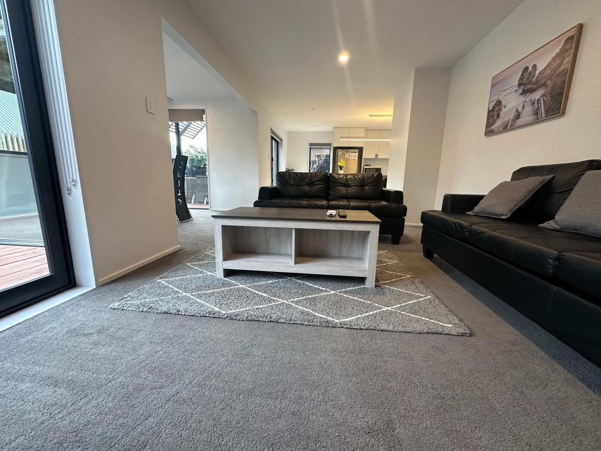 Airport Retreat 4Br 8 Guests Apartment