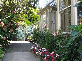 Dorset House Backpackers *