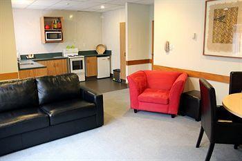 Amross Court Motel 4*