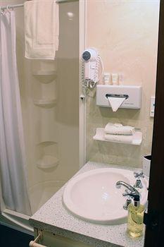 Amross Court 4*