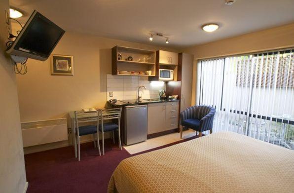 Athena Motel 4*