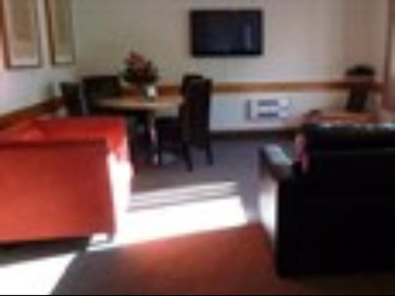 Amross Court Motel