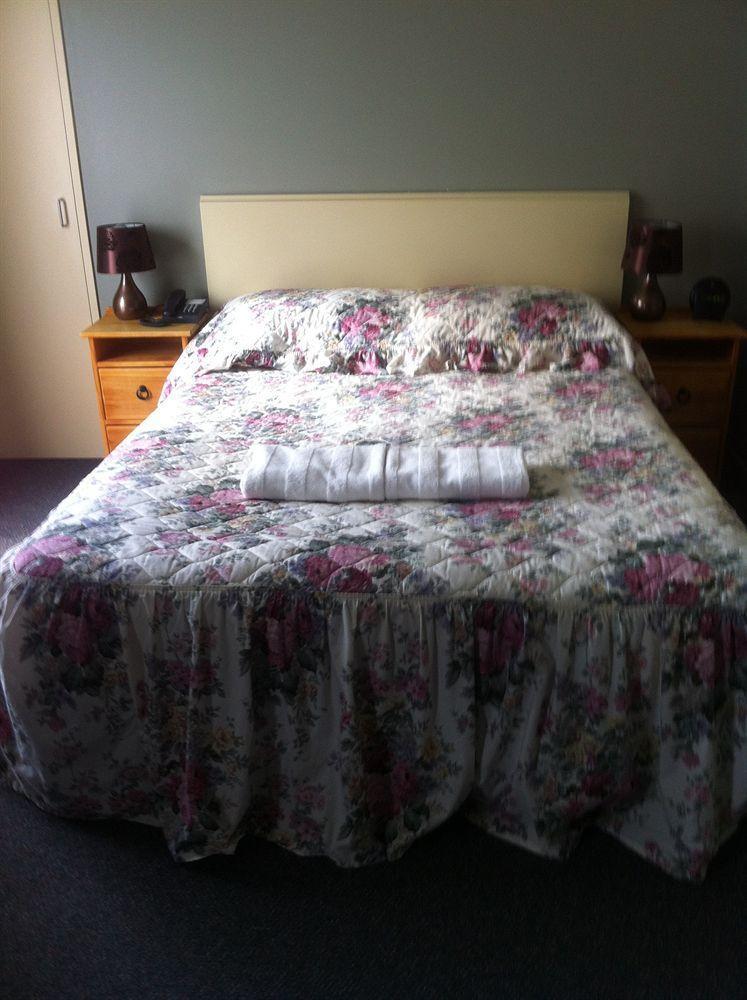 Courtesy Court Motel 3*
