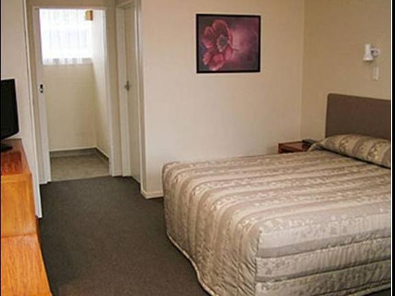 Colonial Motel 3*