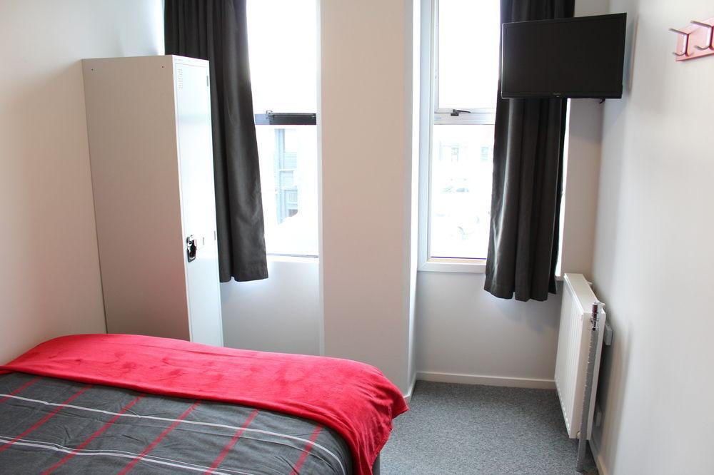 Urbanz Hostel *