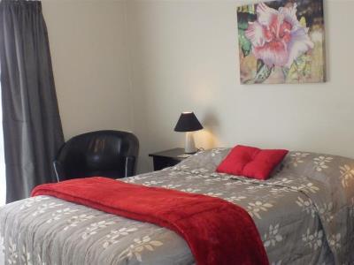 Econo Canterbury Court 3*