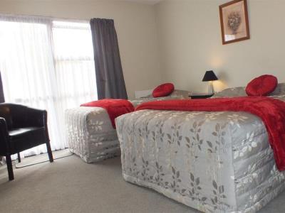 Econo Canterbury Court Motel 3*