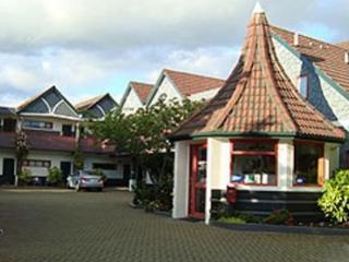 Amross Court
