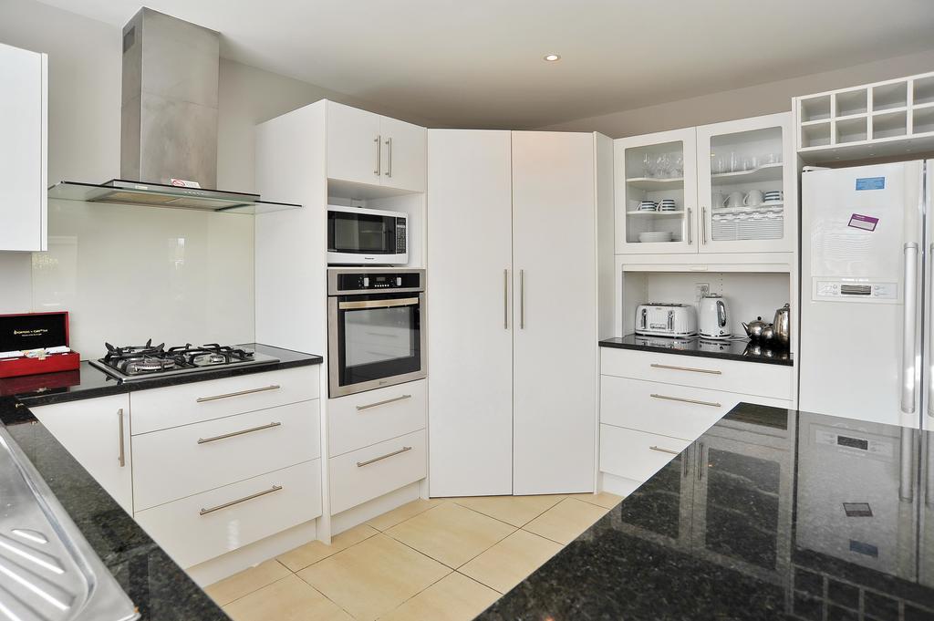 Regents 94B - Christchurch Holiday Homes * Christchurch