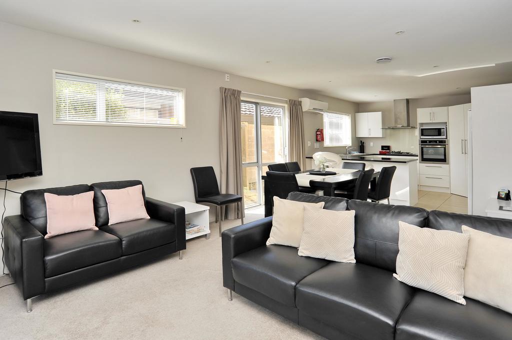 Regents 94B - Christchurch Holiday Homes * Christchurch