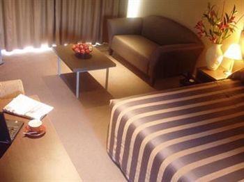 Airport Delta Motel 4*
