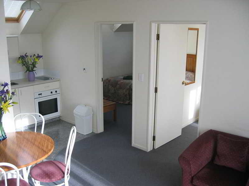 Rosewood Court 4*