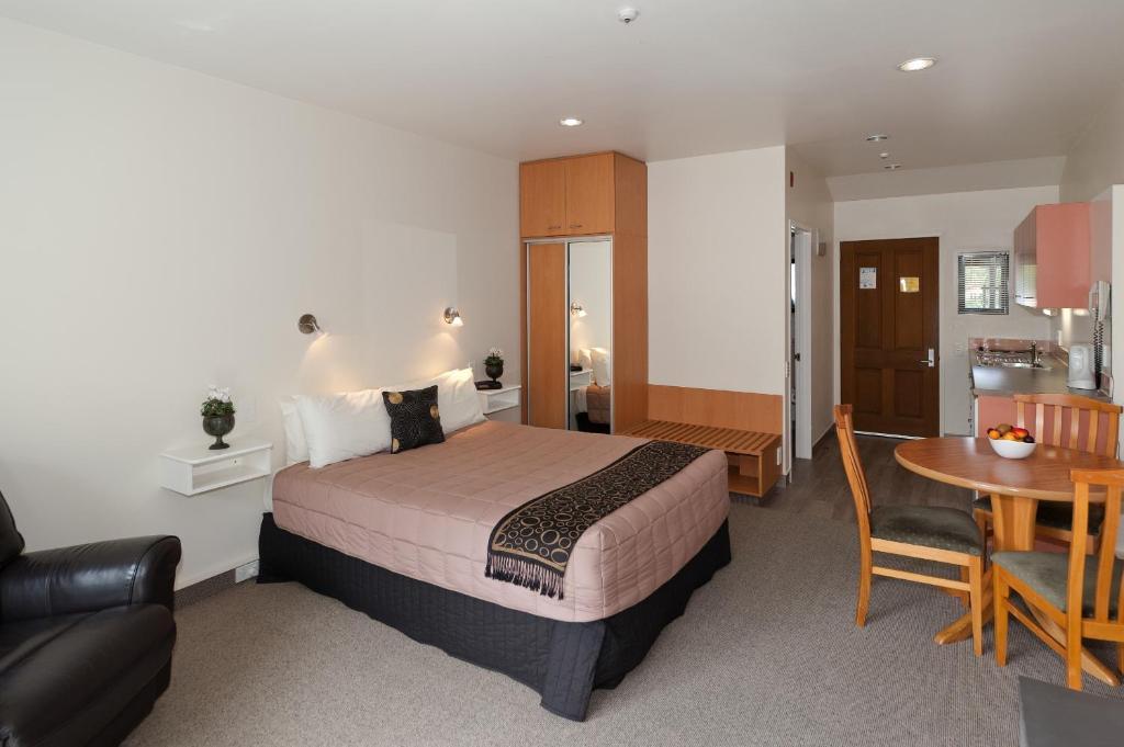 Country Glen Motel 4*