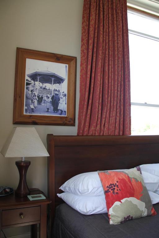 Merivale Manor 4*